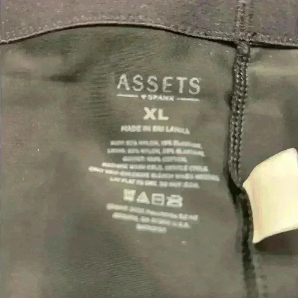 Assets shaping mid-thigh shorts NWT size XL - Picture 2 of 4